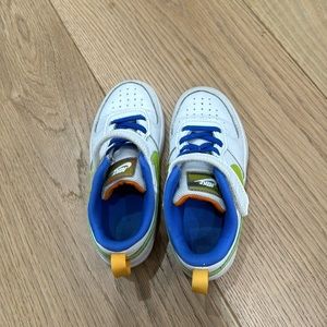 Nike court borough low SE WHITE size 11